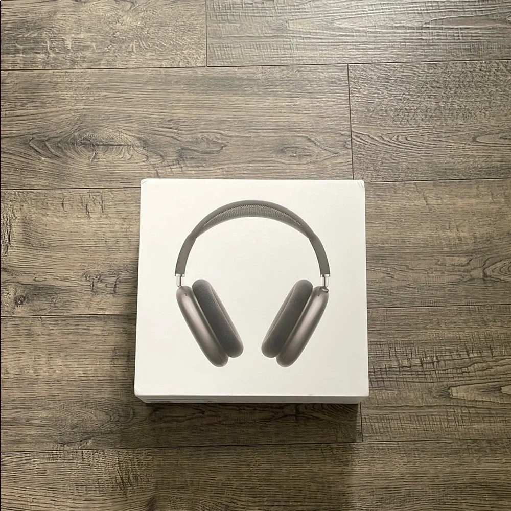 Apple Over-Ear Headphones in Silver - Picture 1 of 2